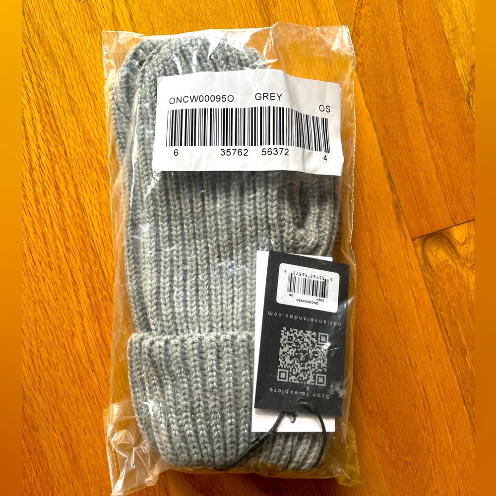NWT - Adrienne Landau Grey Mittens